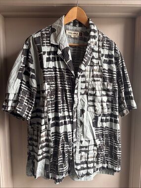 Zara Men’s Short-Sleeve Abstract Print Shirt in Black and Light Blue